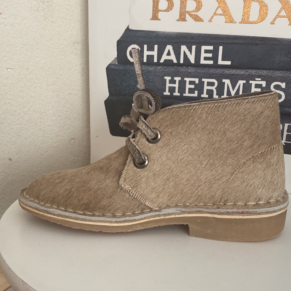 🤍🤎UWEZO calf hair boots 🤎🤍Size 8 - Picture 5 of 14
